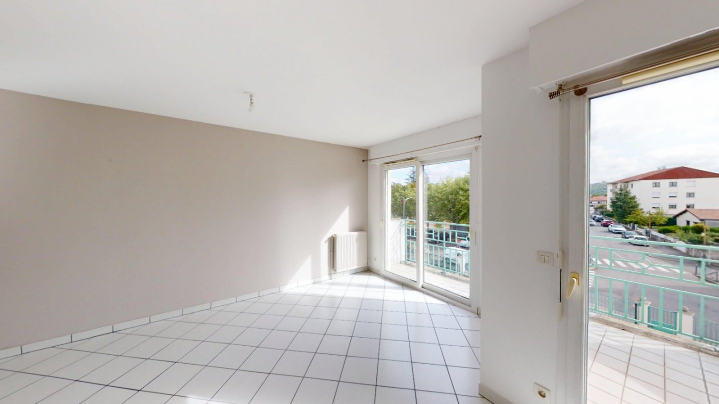 APPARTEMENT T2 - ST GENEST LERPT - 63.43 m2 - VENDU