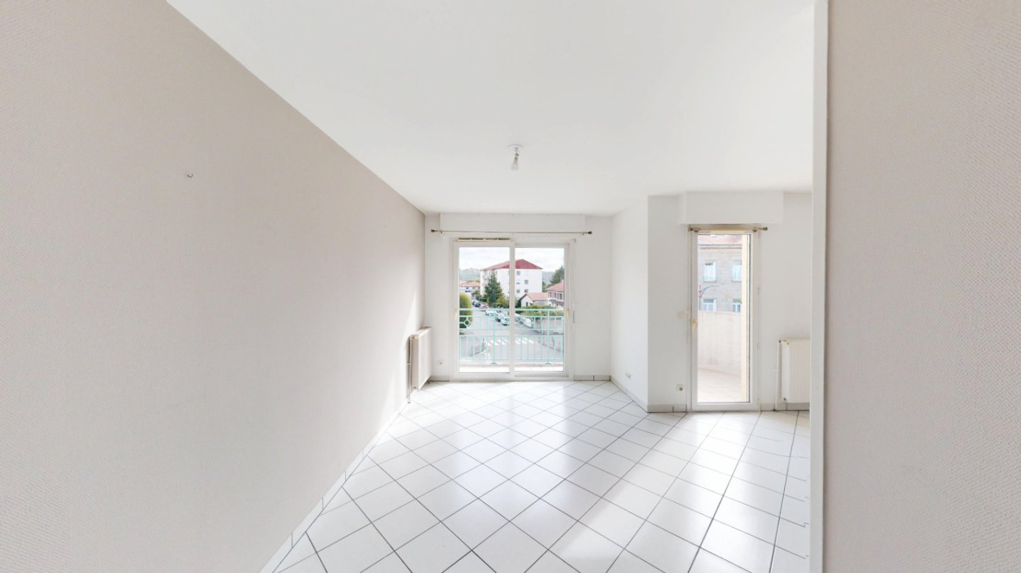 APPARTEMENT T2 - ST GENEST LERPT - 63.43 m2 - VENDU