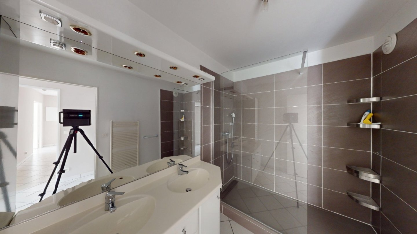 APPARTEMENT T2 - ST GENEST LERPT - 63.43 m2 - VENDU