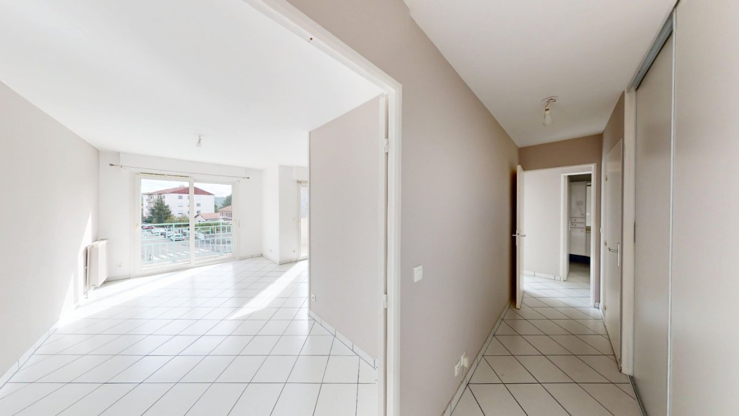 APPARTEMENT T2 - ST GENEST LERPT - 63.43 m2 - VENDU