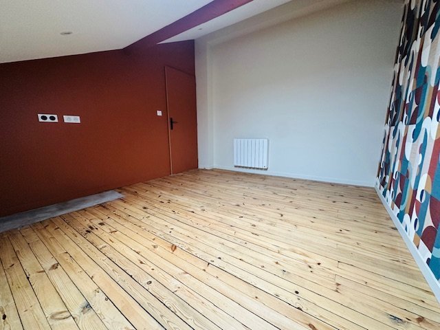 APPARTEMENT T3 - CENTRE DE ROCHE LA MOLIERE - 104.4 m2 - LOU&Eacute;