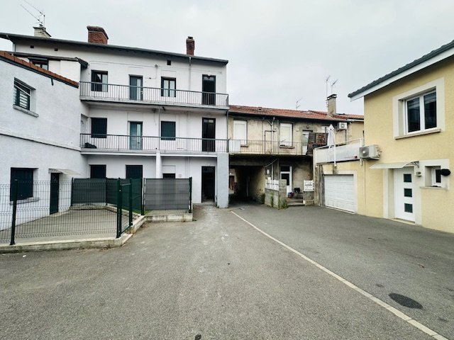 APPARTEMENT T3 - CENTRE DE ROCHE LA MOLIERE - 104.4 m2 - LOU&Eacute;