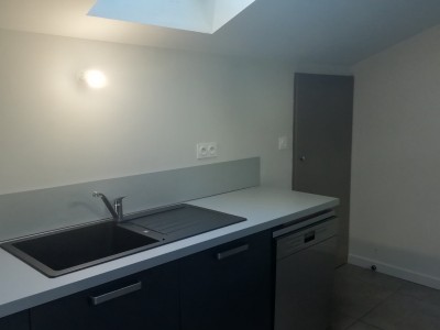 APPARTEMENT T3 A LOUER - ST ETIENNE BADOUILLERE/CENTRE VILLE - 61.53 m2 - 730 € charges comprises par mois