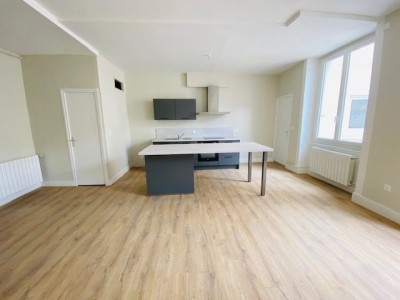 APPARTEMENT T3 - ST ETIENNE BADOUILLERE - 78.3 m2 - LOUÉ