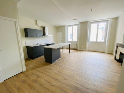 APPARTEMENT T3 - ST ETIENNE BADOUILLERE - 78.3 m2 - LOUÉ