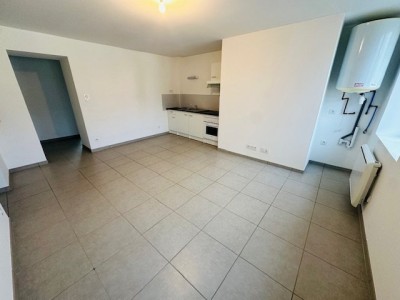 APPARTEMENT T3 A LOUER - ST ETIENNE BAS FAURIEL/PLACE ST ROCH - 46.24 m2 - 470 € charges comprises par mois