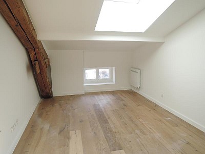 APPARTEMENT T3 A LOUER - ST ETIENNE CENTRE VILLE - 83.36 m2 - 915€ charges comprises par mois