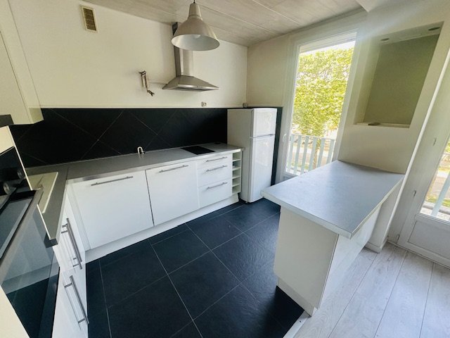 APPARTEMENT T3 - ST ETIENNE COURS FAURIEL - 54.04 m2 - LOU&Eacute;