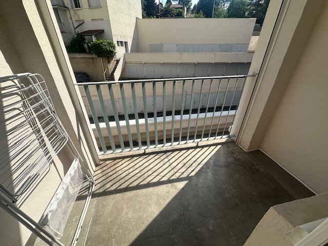 APPARTEMENT T3 - ST ETIENNE COURS FAURIEL - 54.04 m2 - LOU&Eacute;