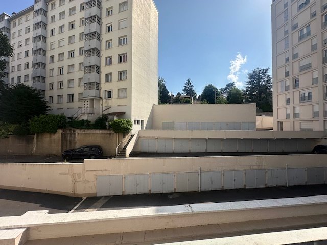 APPARTEMENT T3 - ST ETIENNE COURS FAURIEL - 54.04 m2 - LOU&Eacute;