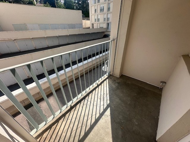 APPARTEMENT T3 - ST ETIENNE COURS FAURIEL - 54.04 m2 - LOU&Eacute;