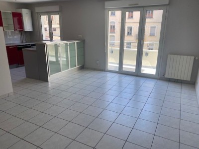 T3 en Duplex A LOUER - ST ETIENNE FAURIEL/ST ROCH - 81.08 m2 - 850�&euro; charges comprises par mois