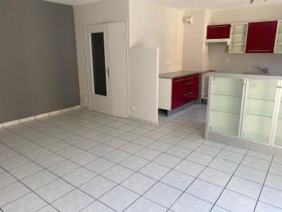 T3 en Duplex A LOUER - ST ETIENNE FAURIEL/ST ROCH - 81.08 m2 - 850�&euro; charges comprises par mois