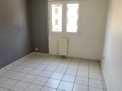 T3 en Duplex A LOUER - ST ETIENNE FAURIEL/ST ROCH - 81.08 m2 - 850�&euro; charges comprises par mois
