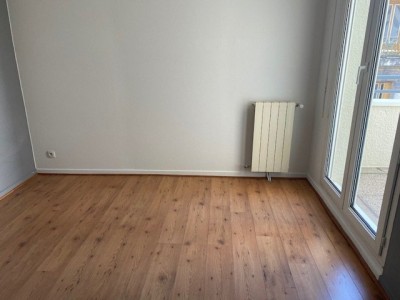 T3 en Duplex A LOUER - ST ETIENNE FAURIEL/ST ROCH - 81.08 m2 - 850�&euro; charges comprises par mois