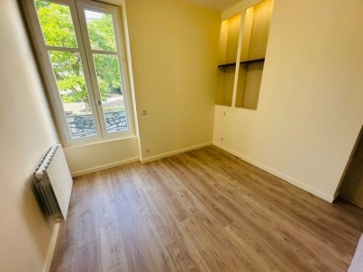 APPARTEMENT T3 A LOUER - ST ETIENNE FAURIEL/VILLEBOEUF - 46.86 m2 - 670 &euro; charges comprises par mois