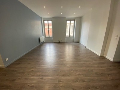 Grand 3 pièces A LOUER - ST ETIENNE Hyper Centre/Dorian/Peuple - 82.82 m2 - 700 &euro; charges comprises par mois