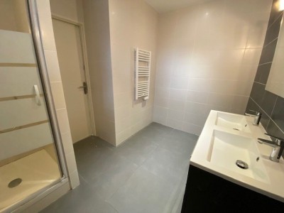 Grand 3 pièces A LOUER - ST ETIENNE Hyper Centre/Dorian/Peuple - 82.82 m2 - 700 &euro; charges comprises par mois