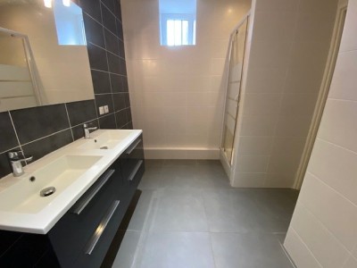 Grand 3 pièces A LOUER - ST ETIENNE Hyper Centre/Dorian/Peuple - 82.82 m2 - 700 &euro; charges comprises par mois