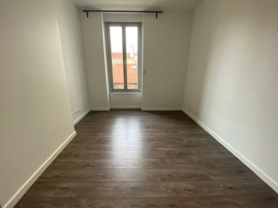 Grand 3 pièces A LOUER - ST ETIENNE Hyper Centre/Dorian/Peuple - 82.82 m2 - 700 &euro; charges comprises par mois