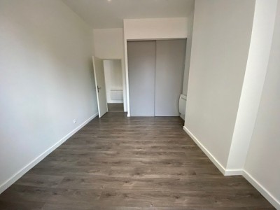 Grand 3 pièces A LOUER - ST ETIENNE Hyper Centre/Dorian/Peuple - 82.82 m2 - 700 &euro; charges comprises par mois