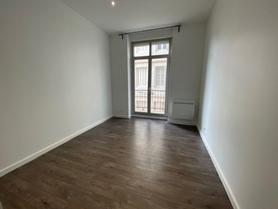 Grand 3 pièces A LOUER - ST ETIENNE Hyper Centre/Dorian/Peuple - 82.82 m2 - 700 &euro; charges comprises par mois
