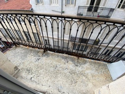 Grand 3 pièces A LOUER - ST ETIENNE Hyper Centre/Dorian/Peuple - 82.82 m2 - 700 &euro; charges comprises par mois