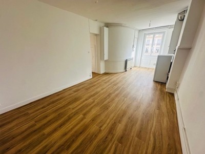 APPARTEMENT T3 A LOUER - ST ETIENNE HYPER CENTRE/PLACE GRENETTE - 57.86 m2 - 545 € charges comprises par mois