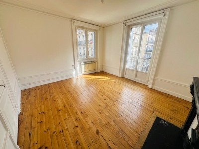 APPARTEMENT T3 A LOUER - ST ETIENNE HYPER CENTRE/PLACE GRENETTE - 57.86 m2 - 545 € charges comprises par mois