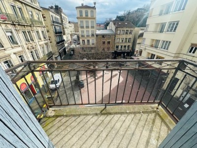 APPARTEMENT T3 A LOUER - ST ETIENNE HYPER CENTRE/PLACE GRENETTE - 57.86 m2 - 545 € charges comprises par mois