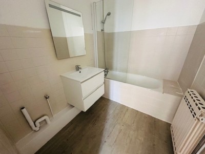 APPARTEMENT T3 A LOUER - ST ETIENNE HYPER CENTRE/PLACE GRENETTE - 57.86 m2 - 545 € charges comprises par mois