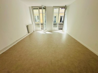 APPARTEMENT T3 A LOUER - ST ETIENNE JEAN JAURES - 74.85 m2 - 565 &euro; charges comprises par mois