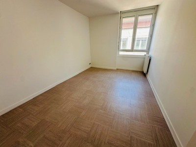 APPARTEMENT T3 A LOUER - ST ETIENNE JEAN JAURES - 74.85 m2 - 565 &euro; charges comprises par mois
