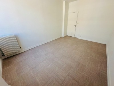 APPARTEMENT T3 A LOUER - ST ETIENNE JEAN JAURES - 74.85 m2 - 565 &euro; charges comprises par mois