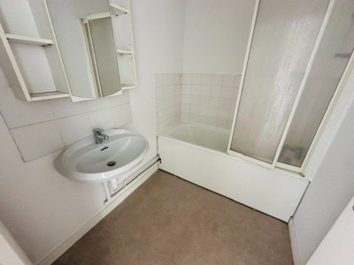 APPARTEMENT T3 A LOUER - ST ETIENNE JEAN JAURES - 74.85 m2 - 565 &euro; charges comprises par mois