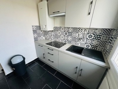 T3 MEUBLE A LOUER - ST ETIENNE MONTPLAISIR/HPL - 52.59 m2 - 550€ charges comprises par mois