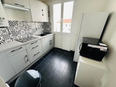 T3 MEUBLE A LOUER - ST ETIENNE MONTPLAISIR/HPL - 52.59 m2 - 550€ charges comprises par mois