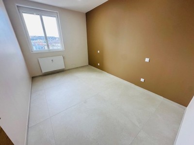 APPARTEMENT T3 A LOUER - ST ETIENNE PLACE BELLEVUE - 91.62 m2 - 1 000 € charges comprises par mois