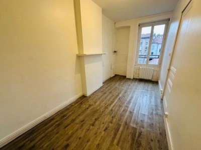 3 Pi�ces A LOUER - ST ETIENNE PLACE CARNOT - 68.3 m2 - 520�&euro; charges comprises par mois