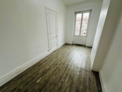 3 Pi�ces A LOUER - ST ETIENNE PLACE CARNOT - 68.3 m2 - 520�&euro; charges comprises par mois