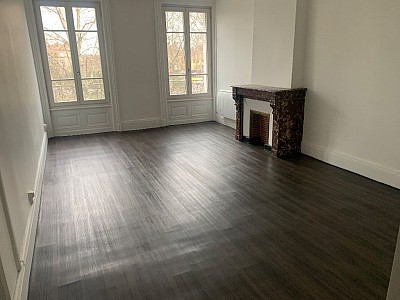 APPARTEMENT T3 A LOUER - ST ETIENNE Place Carnot - 78.2 m2 - 542�&euro; charges comprises par mois