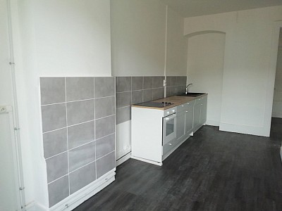 APPARTEMENT T3 A LOUER - ST ETIENNE Place Carnot - 78.2 m2 - 542�&euro; charges comprises par mois
