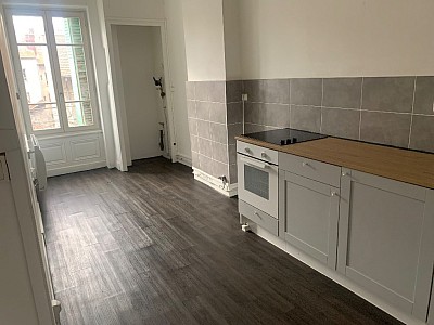 APPARTEMENT T3 A LOUER - ST ETIENNE Place Carnot - 78.2 m2 - 542�&euro; charges comprises par mois