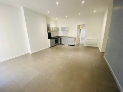 APPARTEMENT T3 A LOUER - ST ETIENNE PLACE DU PEUPLE/DORIAN - 74.55 m2 - 700 € charges comprises par mois