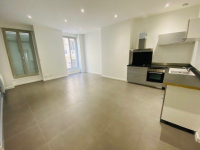 APPARTEMENT T3 A LOUER - ST ETIENNE PLACE DU PEUPLE/DORIAN - 74.55 m2 - 700 € charges comprises par mois