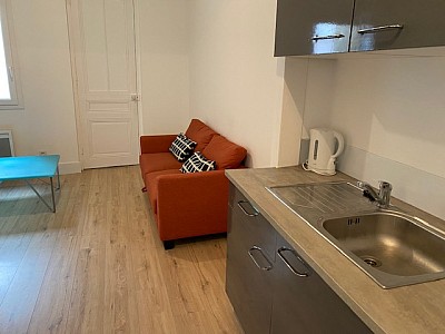 3 Pièces Meublé A LOUER - ST ETIENNE PLACE GRENETTE/URSULES - 43.36 m2 - 520 € charges comprises par mois