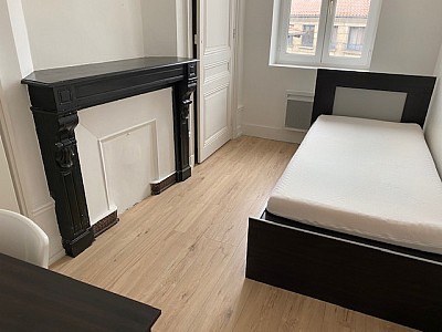 3 Pièces Meublé A LOUER - ST ETIENNE PLACE GRENETTE/URSULES - 43.36 m2 - 520 € charges comprises par mois