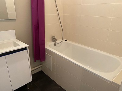 3 Pièces Meublé A LOUER - ST ETIENNE PLACE GRENETTE/URSULES - 43.36 m2 - 520 € charges comprises par mois