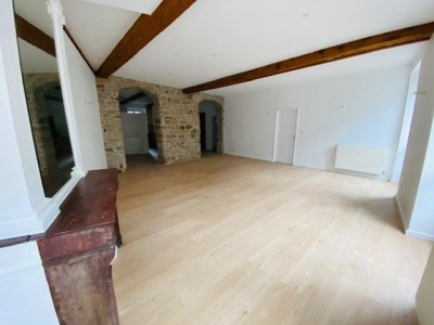 Grand 3 pièces A LOUER - ST ETIENNE QUARTIER DES URSULES - 105.4 m2 - 700 &euro; charges comprises par mois