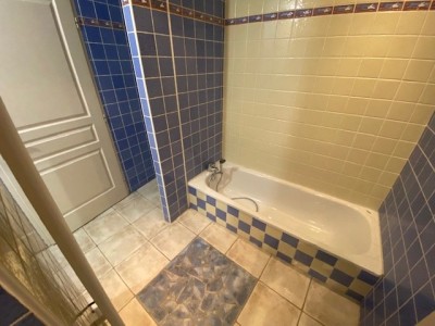 Grand 3 pièces A LOUER - ST ETIENNE QUARTIER DES URSULES - 105.4 m2 - 700 &euro; charges comprises par mois